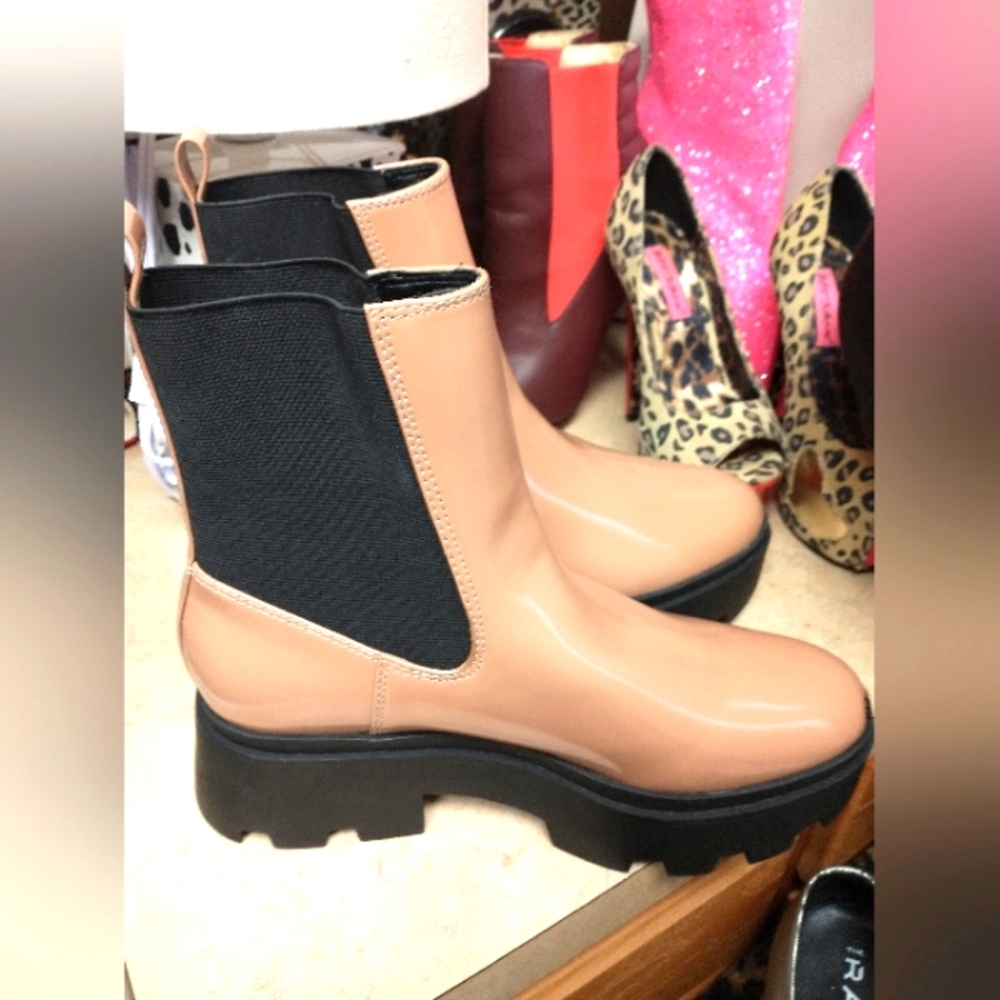 Ladies boots